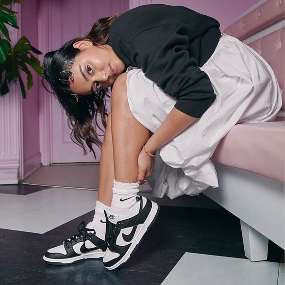 Women’s Nike Dunk Low Black & White Pandas, size 8.5 - Picture 15 of 16